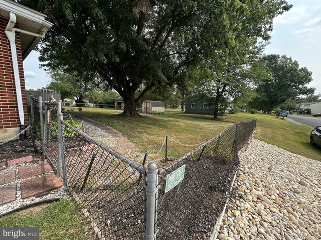 1913 MAPLEWOOD DR, Carlisle, PA 17013