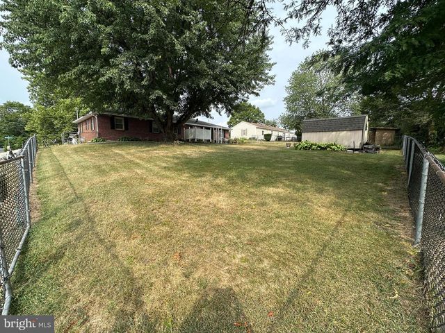 1913 MAPLEWOOD DR, Carlisle, PA 17013