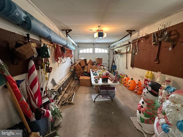 1913 MAPLEWOOD DR, Carlisle, PA 17013