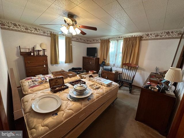1913 MAPLEWOOD DR, Carlisle, PA 17013