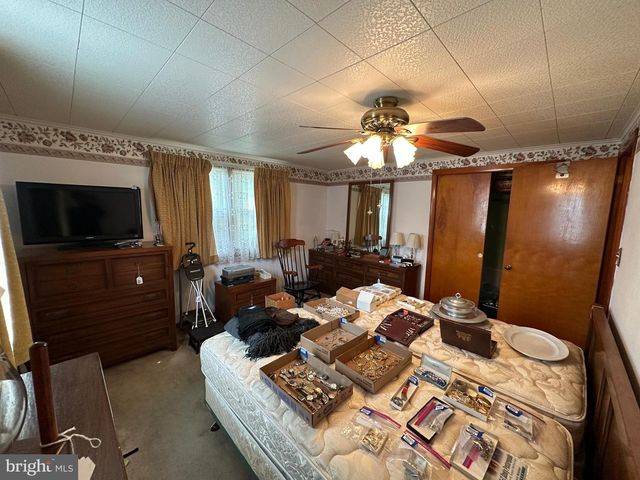 1913 MAPLEWOOD DR, Carlisle, PA 17013