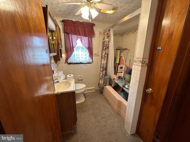 1913 MAPLEWOOD DR, Carlisle, PA 17013