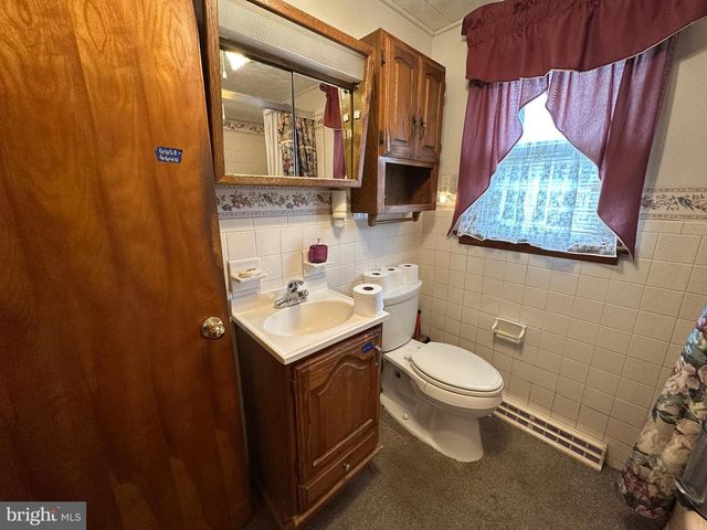 1913 MAPLEWOOD DR, Carlisle, PA 17013