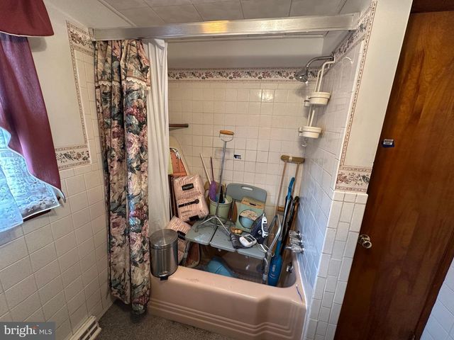 1913 MAPLEWOOD DR, Carlisle, PA 17013