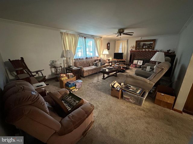 1913 MAPLEWOOD DR, Carlisle, PA 17013