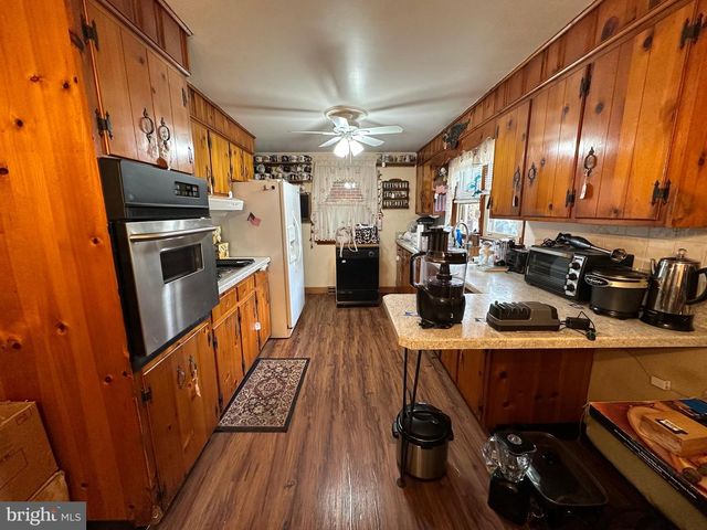 1913 MAPLEWOOD DR, Carlisle, PA 17013