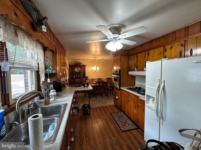 1913 MAPLEWOOD DR, Carlisle, PA 17013