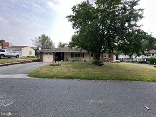 1913 MAPLEWOOD DR, Carlisle, PA 17013
