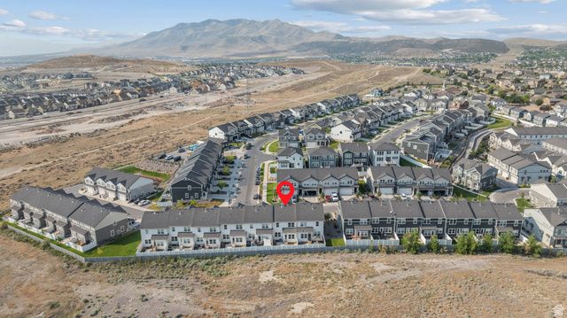 4477 E HURSTBOURNE DR, Eagle Mountain, UT 84005
