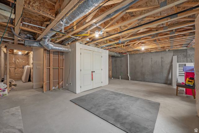 4477 E HURSTBOURNE DR, Eagle Mountain, UT 84005