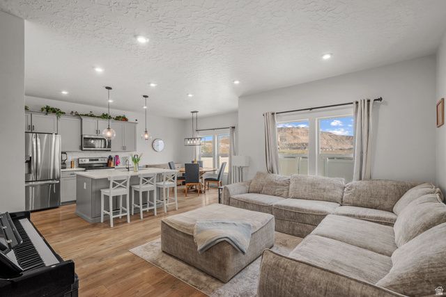 4477 E HURSTBOURNE DR, Eagle Mountain, UT 84005