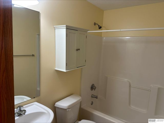 9037 Leighton Avenue, Lincoln, NE 68507