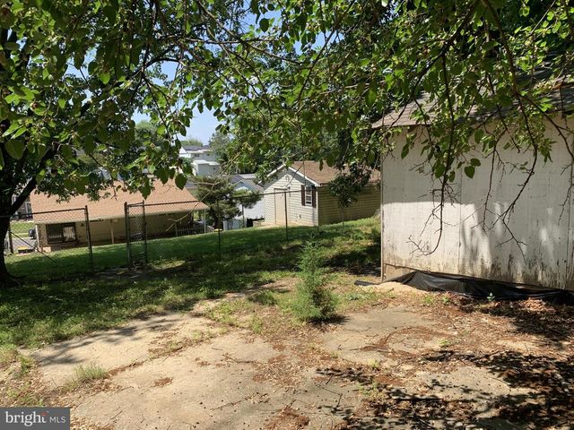 7950 DELLWOOD AVE, Lanham, MD 20706