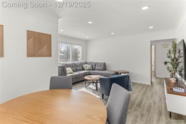 7154 Plainfield Street, Dearborn Heights, MI 48127