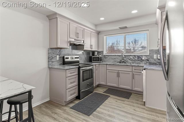 7154 Plainfield Street, Dearborn Heights, MI 48127