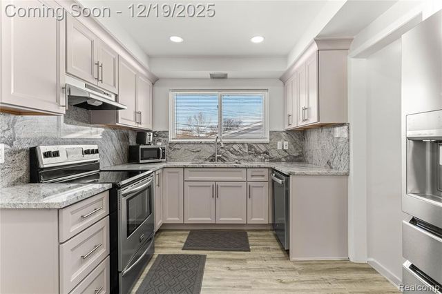 7154 Plainfield Street, Dearborn Heights, MI 48127