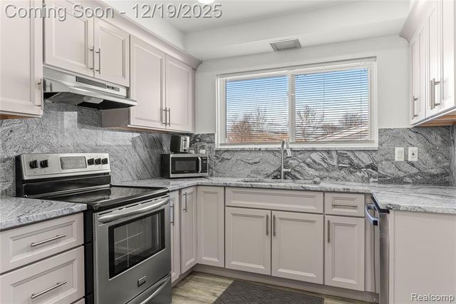 7154 Plainfield Street, Dearborn Heights, MI 48127