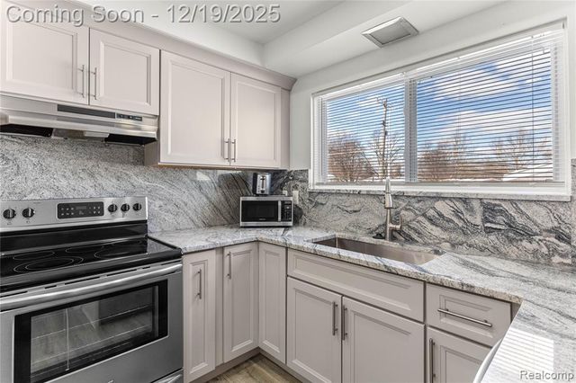 7154 Plainfield Street, Dearborn Heights, MI 48127