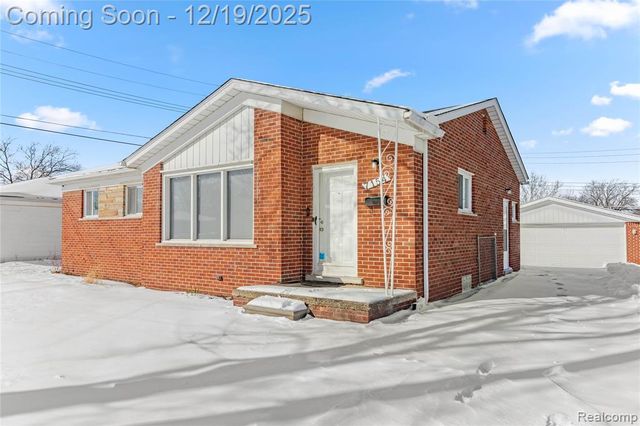 7154 Plainfield Street, Dearborn Heights, MI 48127