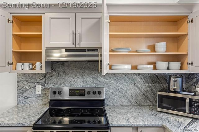 7154 Plainfield Street, Dearborn Heights, MI 48127