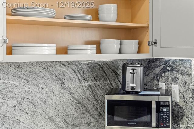 7154 Plainfield Street, Dearborn Heights, MI 48127