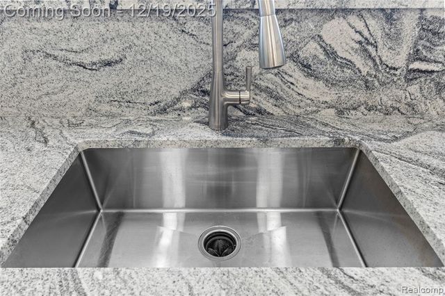 7154 Plainfield Street, Dearborn Heights, MI 48127