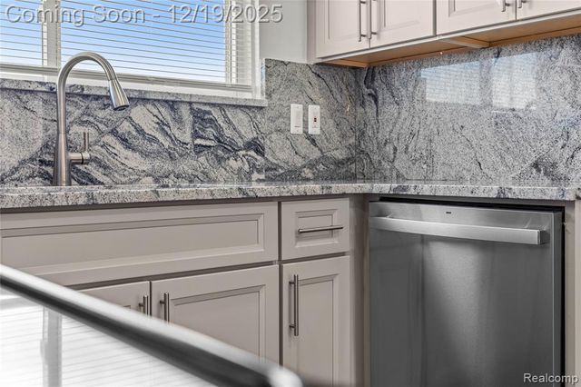 7154 Plainfield Street, Dearborn Heights, MI 48127