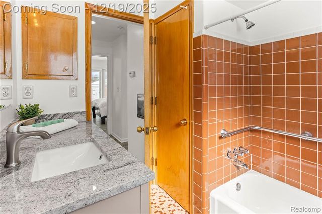 7154 Plainfield Street, Dearborn Heights, MI 48127