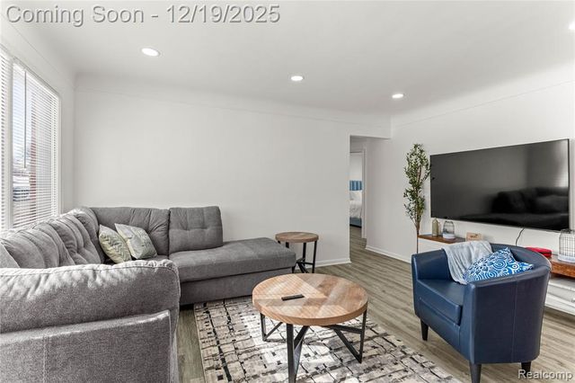 7154 Plainfield Street, Dearborn Heights, MI 48127