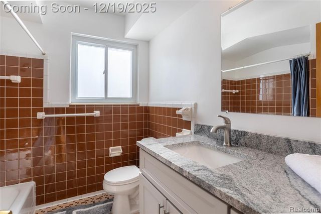 7154 Plainfield Street, Dearborn Heights, MI 48127