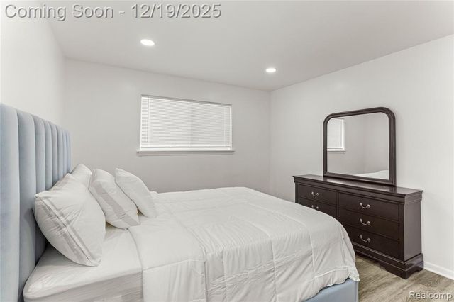 7154 Plainfield Street, Dearborn Heights, MI 48127