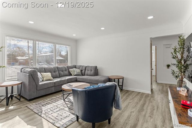 7154 Plainfield Street, Dearborn Heights, MI 48127