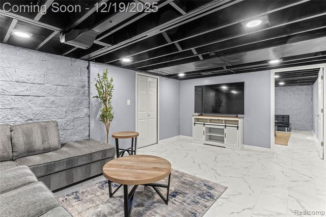 7154 Plainfield Street, Dearborn Heights, MI 48127