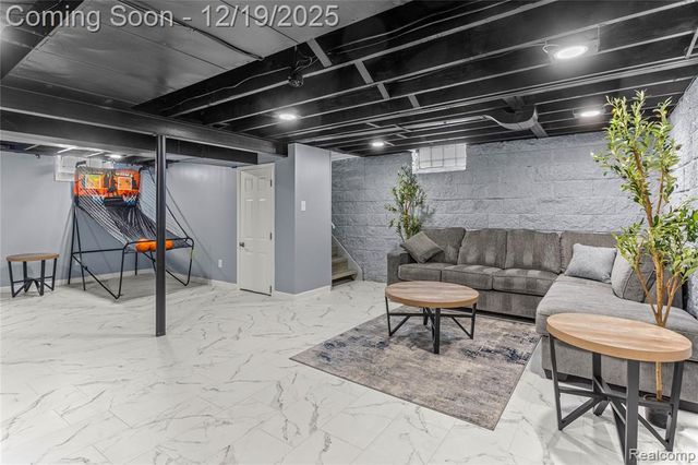 7154 Plainfield Street, Dearborn Heights, MI 48127