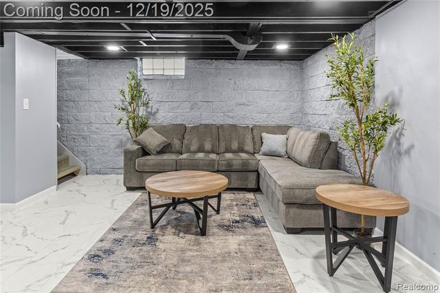 7154 Plainfield Street, Dearborn Heights, MI 48127