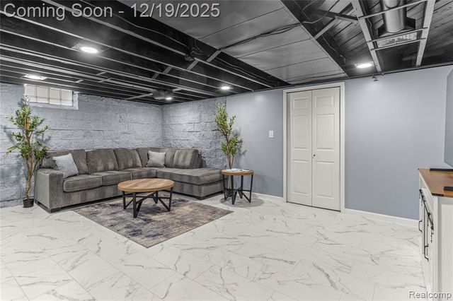 7154 Plainfield Street, Dearborn Heights, MI 48127