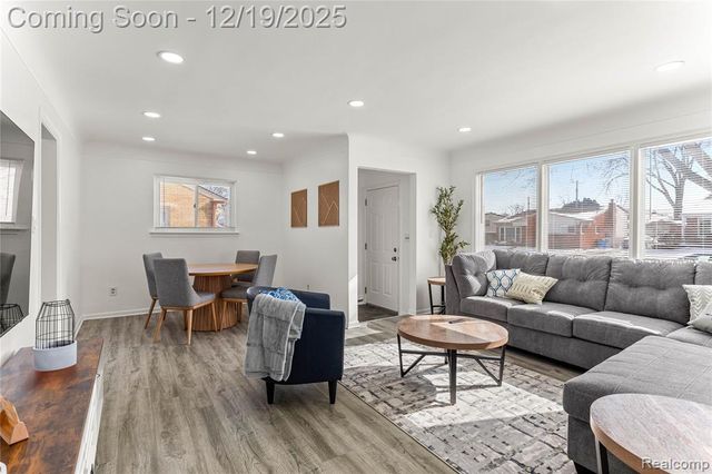 7154 Plainfield Street, Dearborn Heights, MI 48127