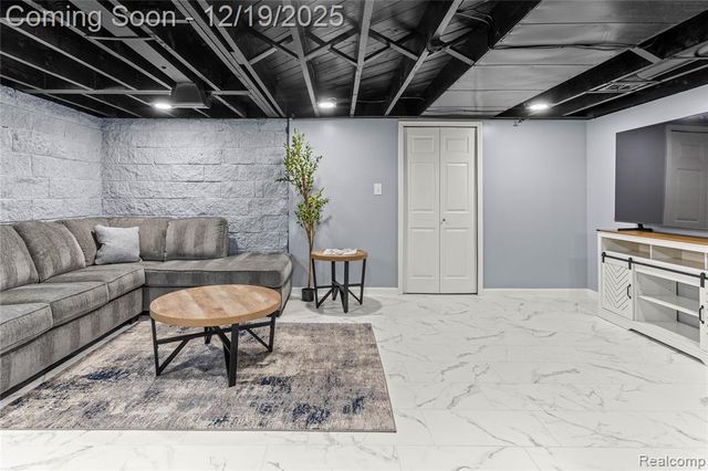 7154 Plainfield Street, Dearborn Heights, MI 48127