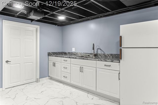 7154 Plainfield Street, Dearborn Heights, MI 48127