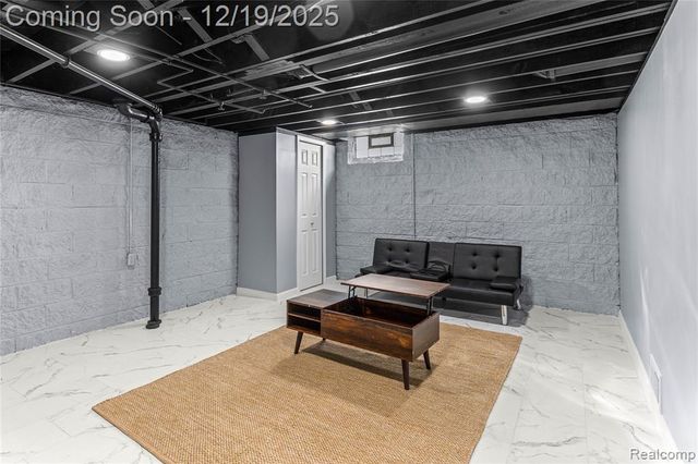 7154 Plainfield Street, Dearborn Heights, MI 48127