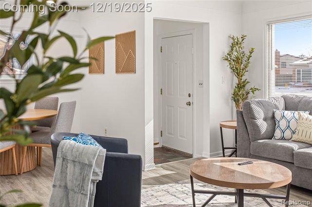 7154 Plainfield Street, Dearborn Heights, MI 48127