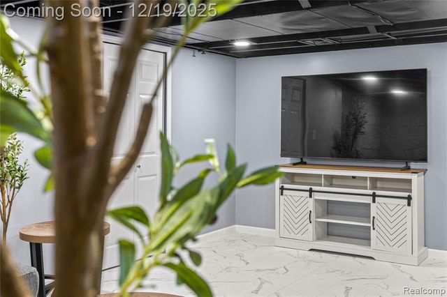 7154 Plainfield Street, Dearborn Heights, MI 48127