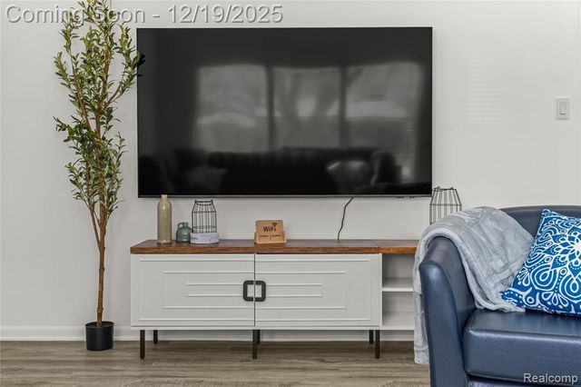 7154 Plainfield Street, Dearborn Heights, MI 48127