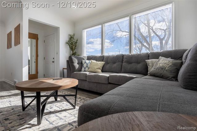 7154 Plainfield Street, Dearborn Heights, MI 48127