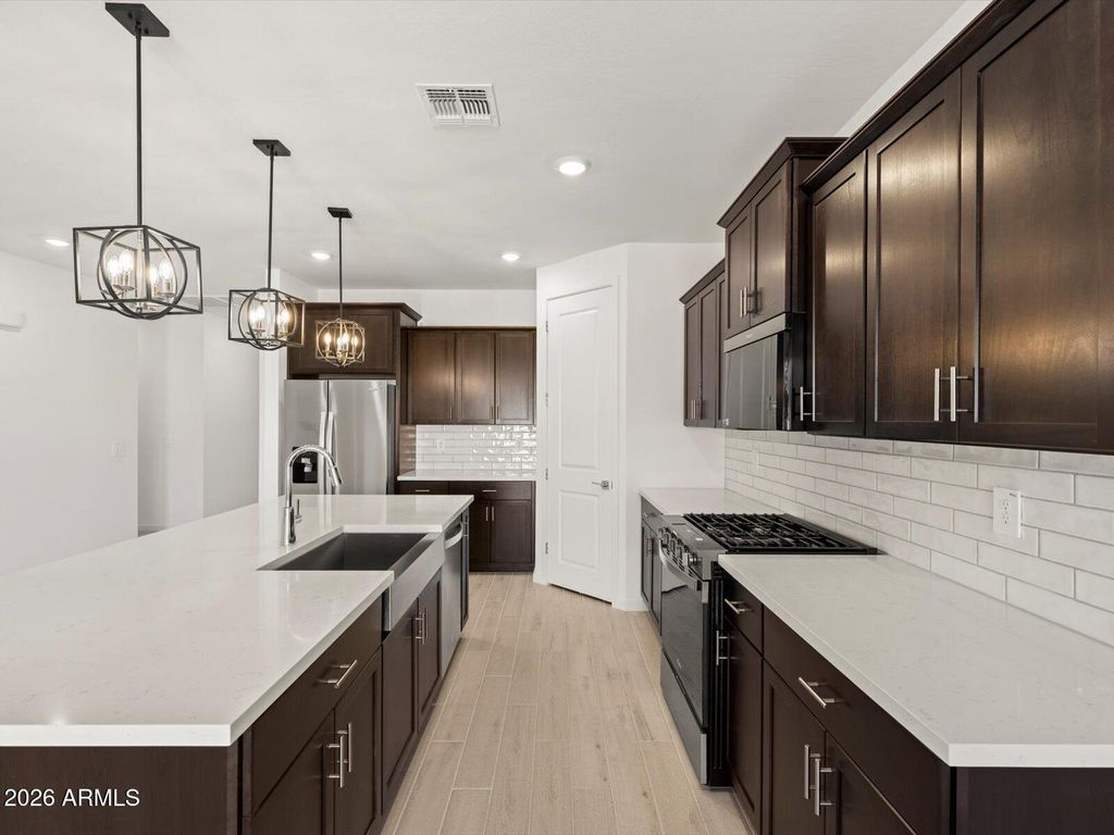 15650 W HONEYSUCKLE Drive, Surprise, AZ 85387 — exterior