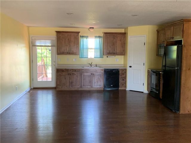 1311 Country Club Drive, Pleasant Hill, MO 64080