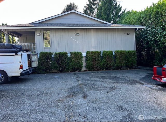 21623 30th Avenue S, Des Moines, WA 98198