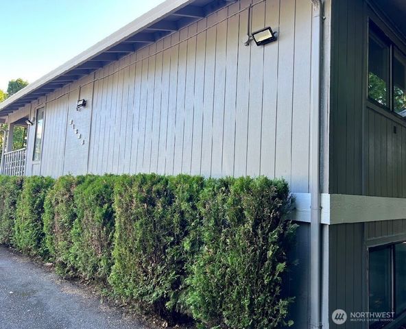 21623 30th Avenue S, Des Moines, WA 98198