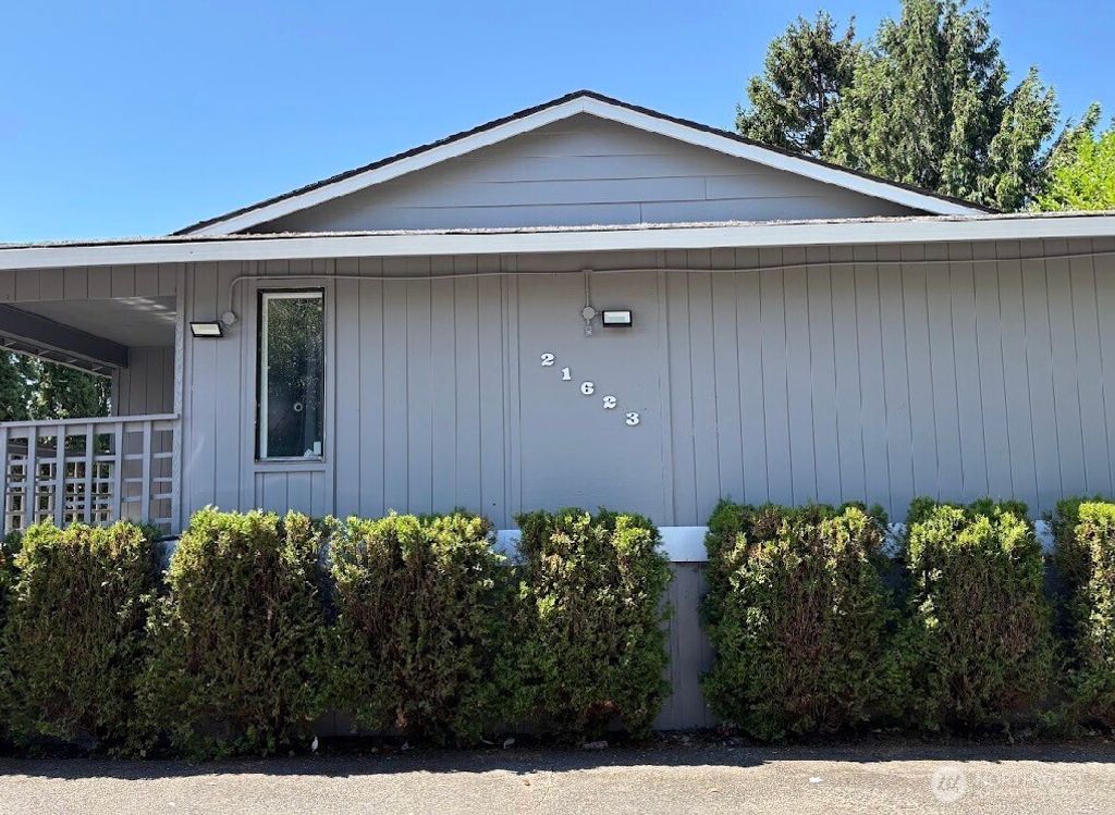 21623 30th Avenue S, Des Moines, WA 98198