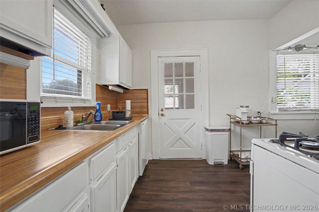 2803 E 3rd Street, Tulsa, OK 74104